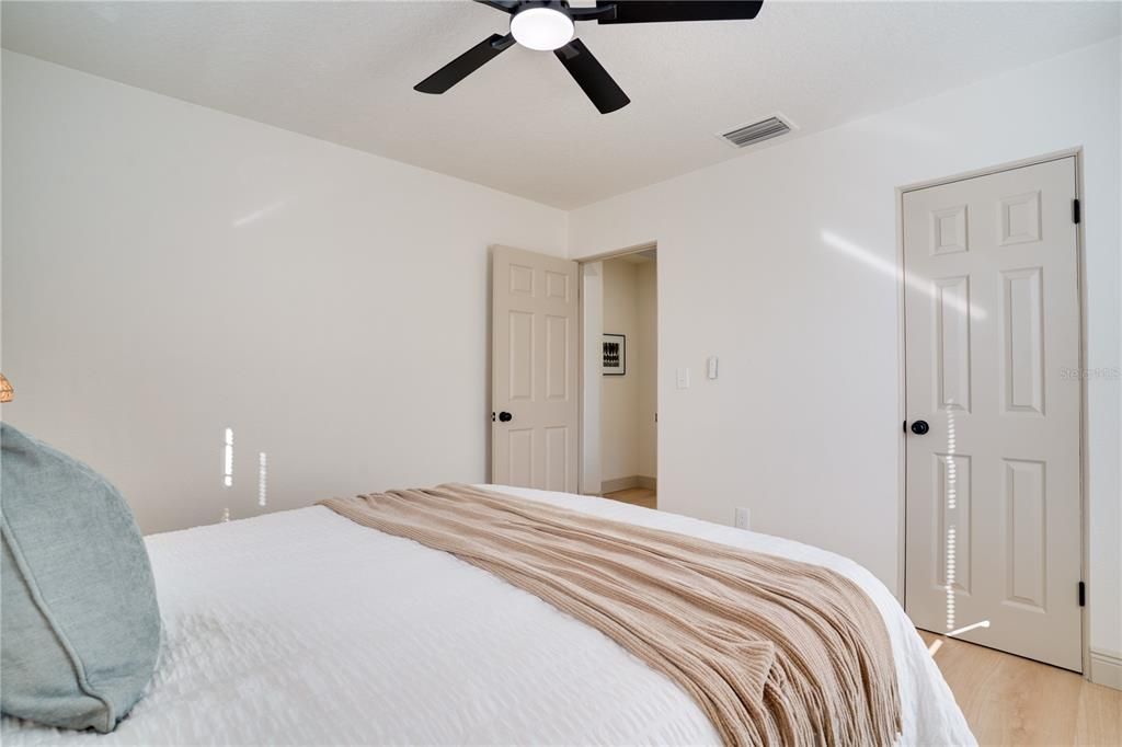 Active With Contract: $279,000 (2 beds, 1 baths, 676 Square Feet)