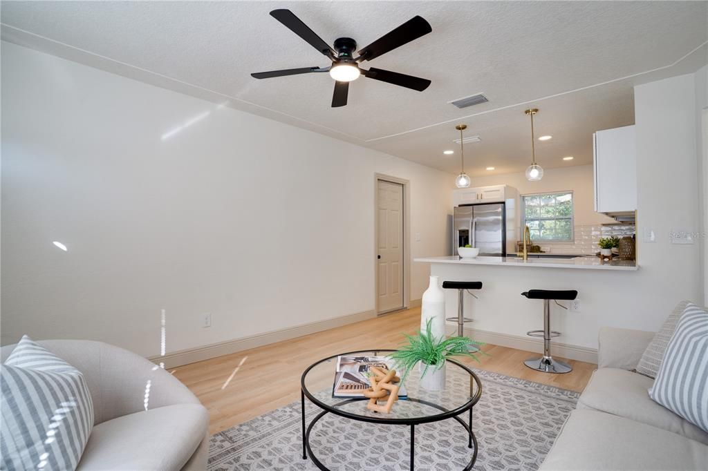 Active With Contract: $279,000 (2 beds, 1 baths, 676 Square Feet)