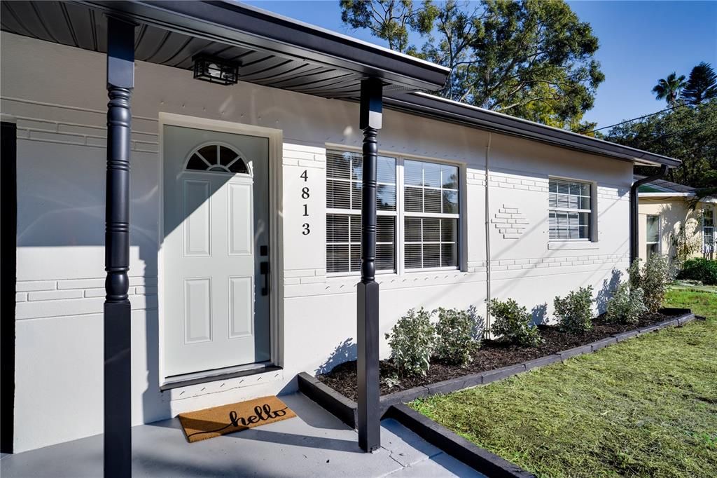 Active With Contract: $279,000 (2 beds, 1 baths, 676 Square Feet)