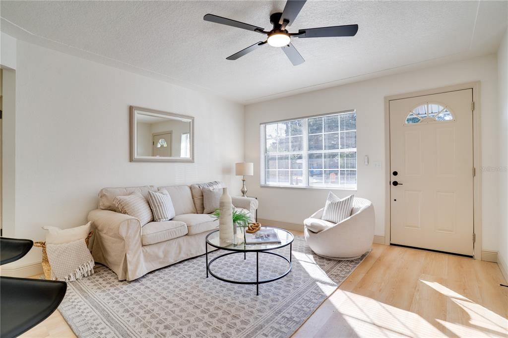 Active With Contract: $279,000 (2 beds, 1 baths, 676 Square Feet)