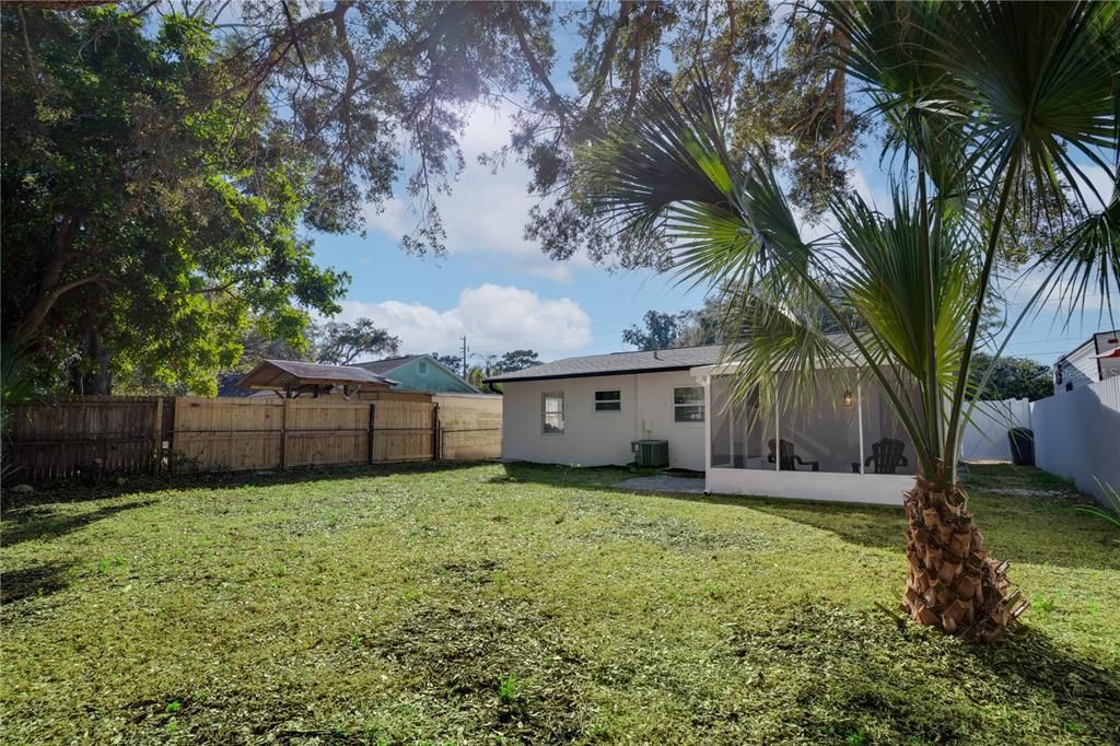 Active With Contract: $279,000 (2 beds, 1 baths, 676 Square Feet)