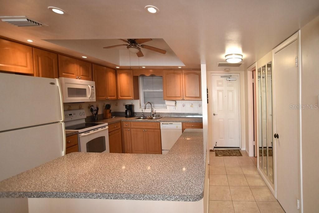 待售: $325,000 (1 贝兹, 1 浴室, 1185 平方英尺)