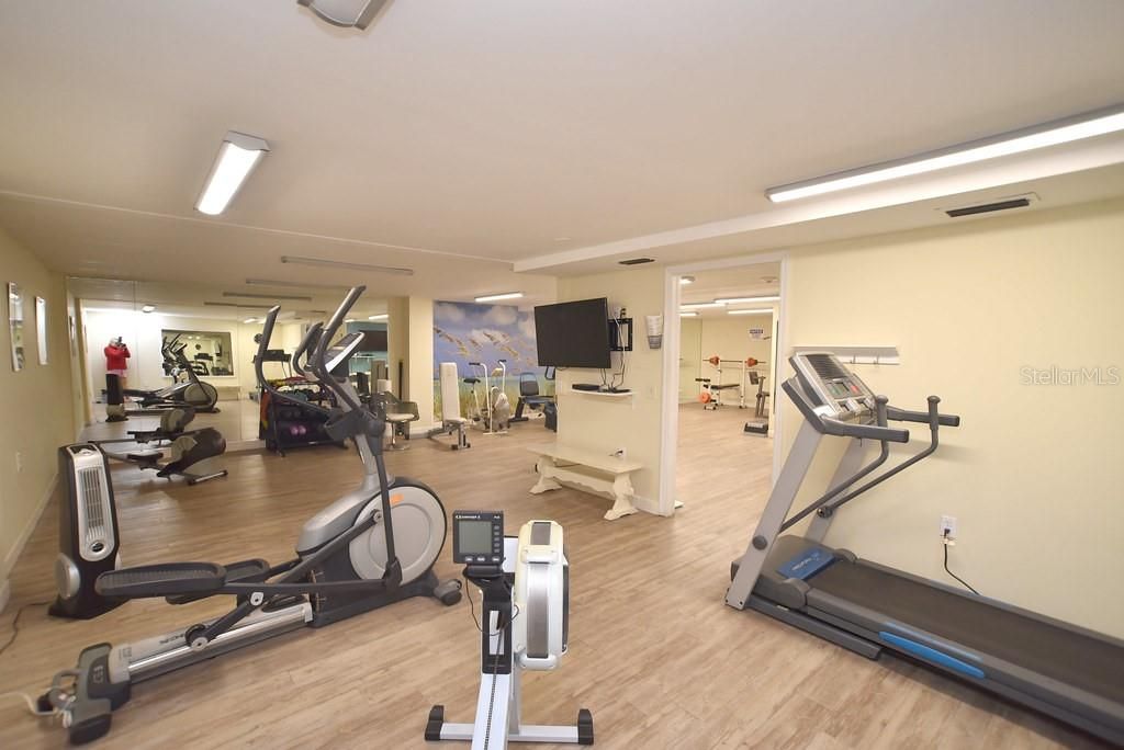 待售: $325,000 (1 贝兹, 1 浴室, 1185 平方英尺)