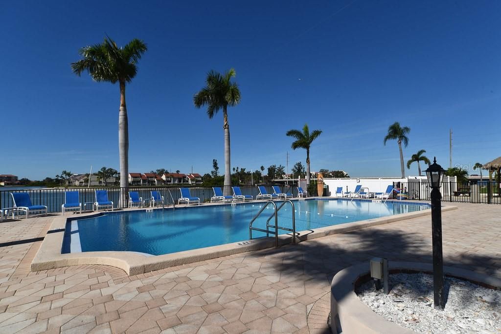 待售: $325,000 (1 贝兹, 1 浴室, 1185 平方英尺)