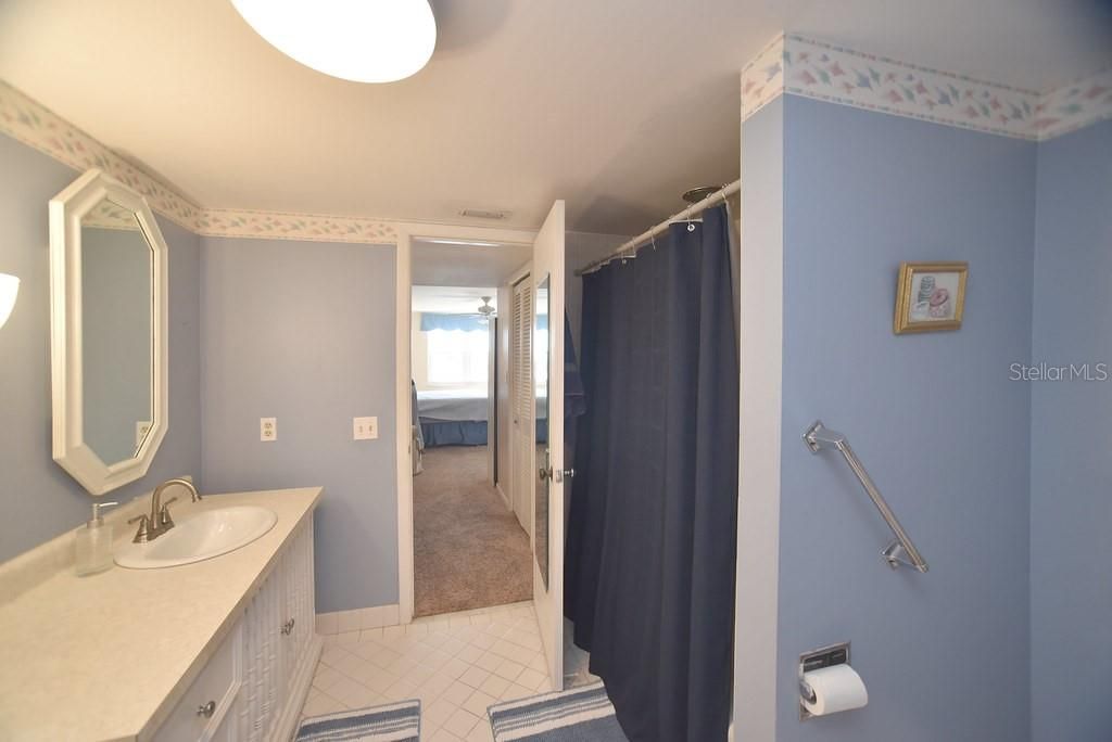 待售: $325,000 (1 贝兹, 1 浴室, 1185 平方英尺)