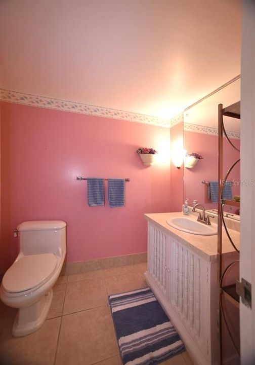 待售: $325,000 (1 贝兹, 1 浴室, 1185 平方英尺)