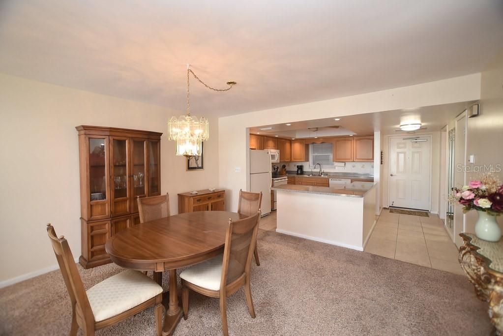 待售: $325,000 (1 贝兹, 1 浴室, 1185 平方英尺)