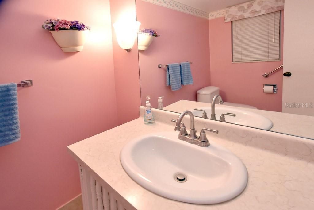 待售: $325,000 (1 贝兹, 1 浴室, 1185 平方英尺)