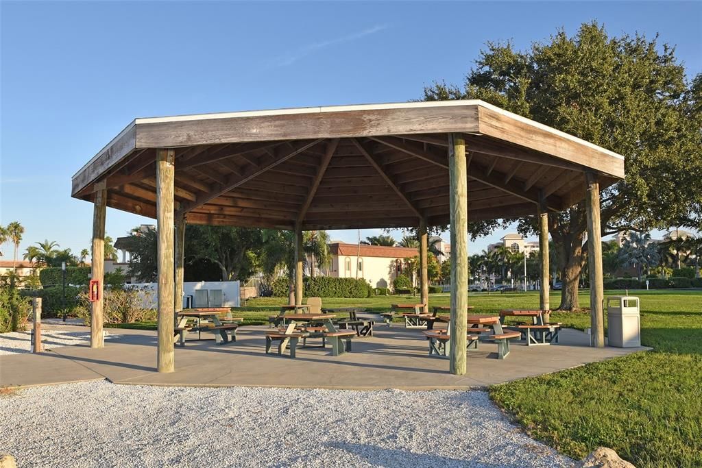 待售: $325,000 (1 贝兹, 1 浴室, 1185 平方英尺)