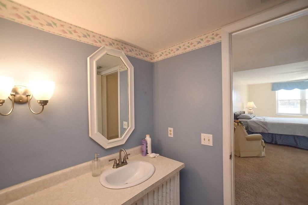 待售: $325,000 (1 贝兹, 1 浴室, 1185 平方英尺)