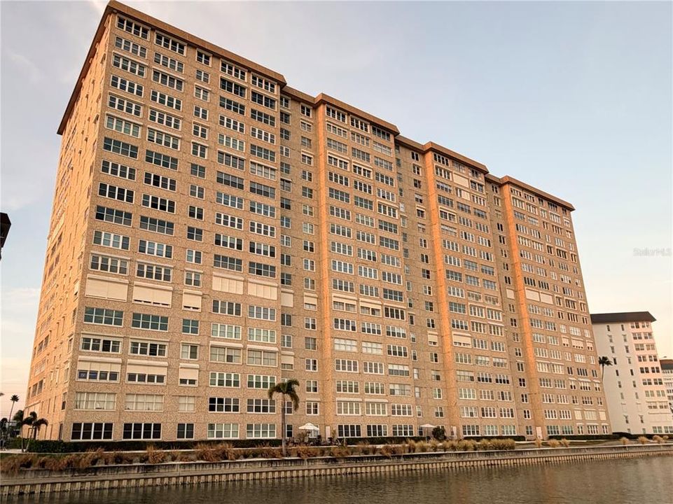 待售: $325,000 (1 贝兹, 1 浴室, 1185 平方英尺)