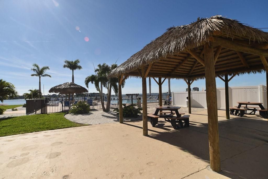 待售: $325,000 (1 贝兹, 1 浴室, 1185 平方英尺)