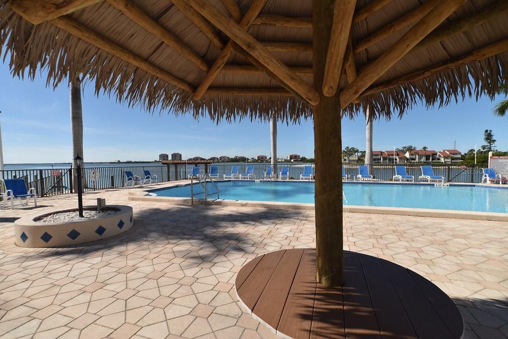 待售: $325,000 (1 贝兹, 1 浴室, 1185 平方英尺)