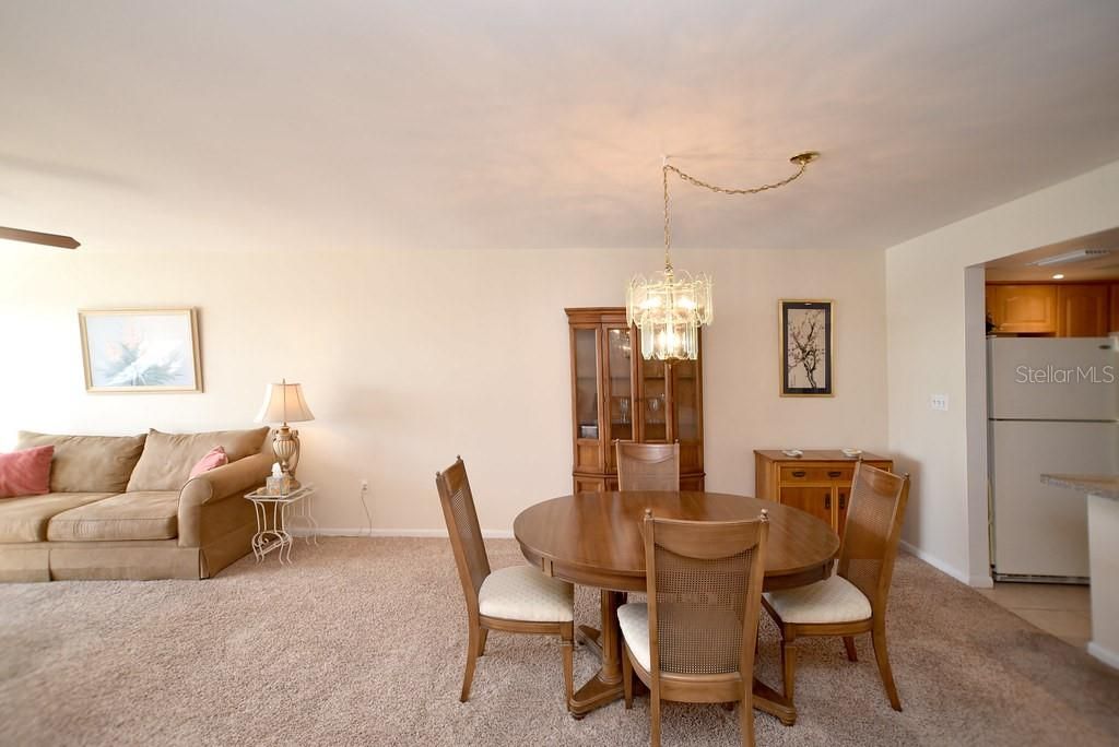 待售: $325,000 (1 贝兹, 1 浴室, 1185 平方英尺)