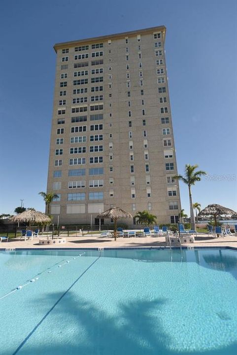 待售: $325,000 (1 贝兹, 1 浴室, 1185 平方英尺)