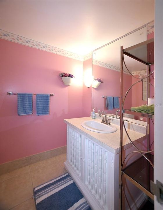 待售: $325,000 (1 贝兹, 1 浴室, 1185 平方英尺)