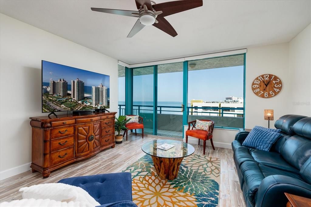 待售: $1,075,000 (2 贝兹, 2 浴室, 1377 平方英尺)