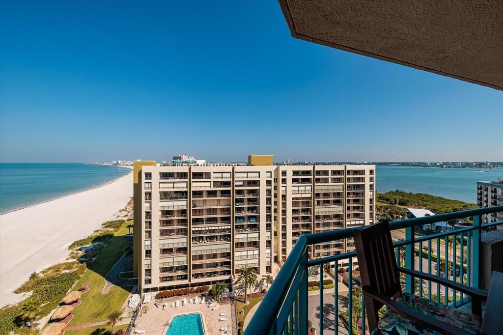 待售: $1,075,000 (2 贝兹, 2 浴室, 1377 平方英尺)