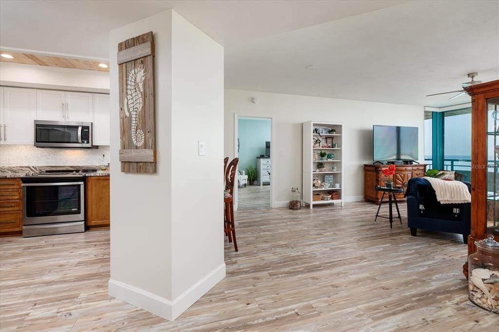 待售: $1,075,000 (2 贝兹, 2 浴室, 1377 平方英尺)