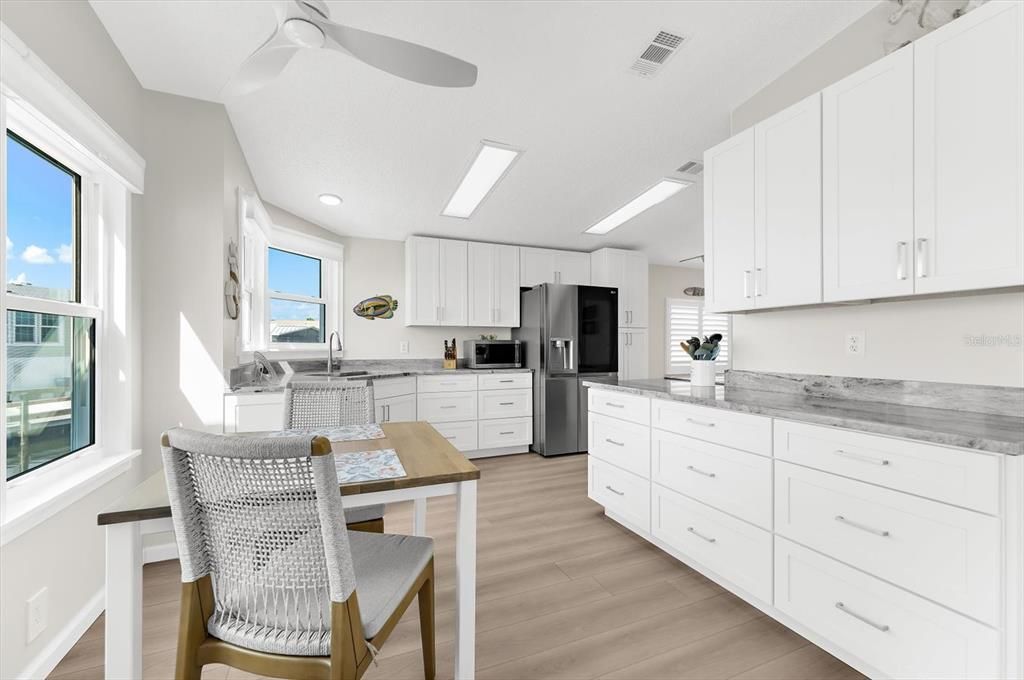 For Sale: $425,000 (2 beds, 2 baths, 1138 Square Feet)