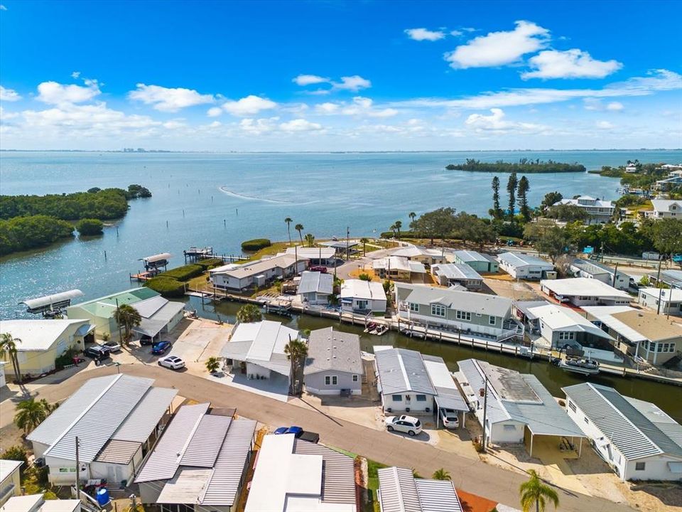 For Sale: $425,000 (2 beds, 2 baths, 1138 Square Feet)