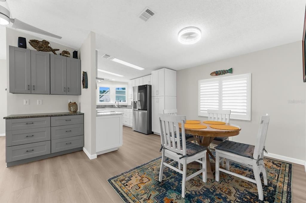 For Sale: $425,000 (2 beds, 2 baths, 1138 Square Feet)