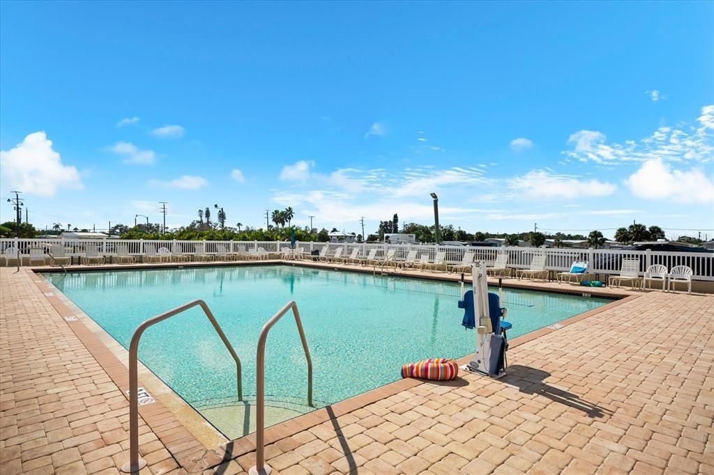 For Sale: $425,000 (2 beds, 2 baths, 1138 Square Feet)