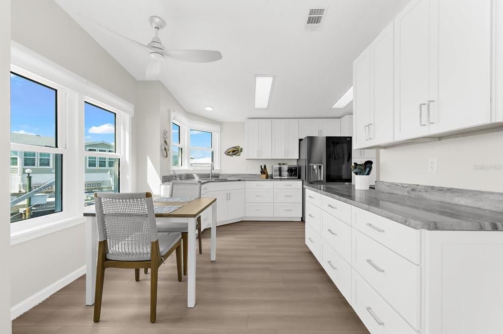 For Sale: $425,000 (2 beds, 2 baths, 1138 Square Feet)