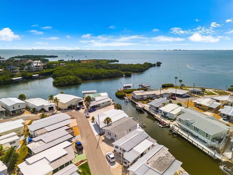 For Sale: $425,000 (2 beds, 2 baths, 1138 Square Feet)