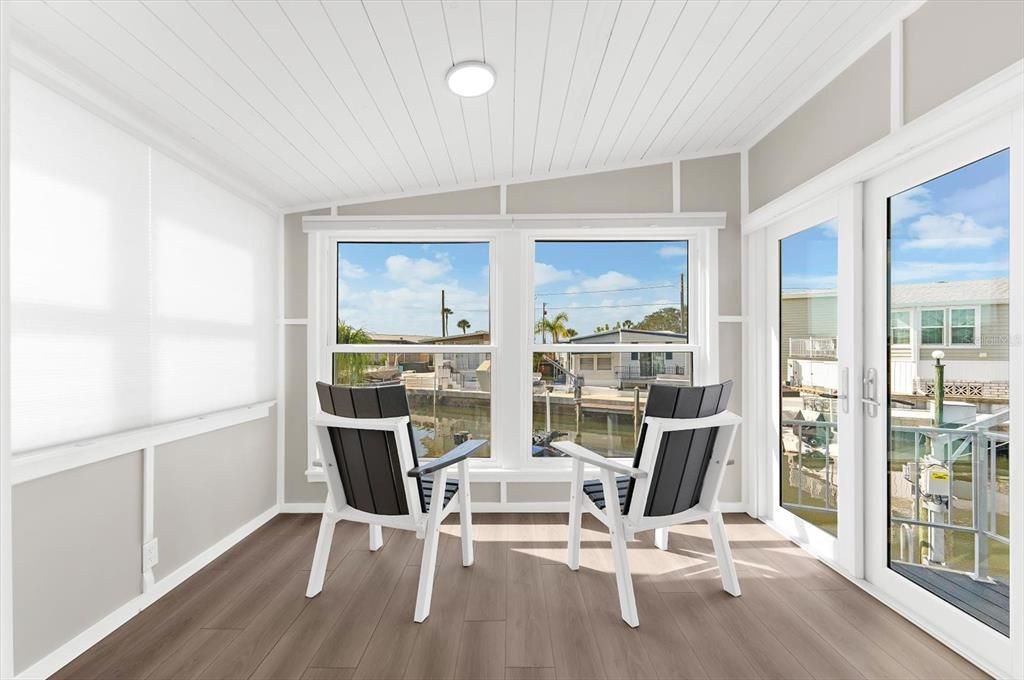 For Sale: $425,000 (2 beds, 2 baths, 1138 Square Feet)