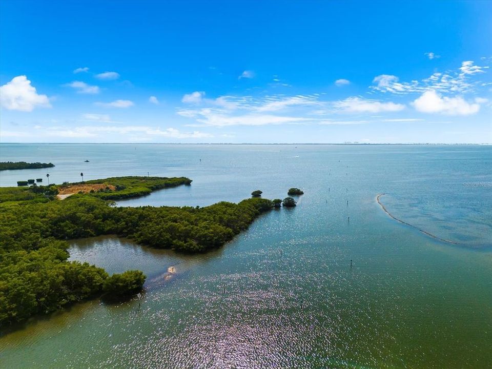 For Sale: $425,000 (2 beds, 2 baths, 1138 Square Feet)