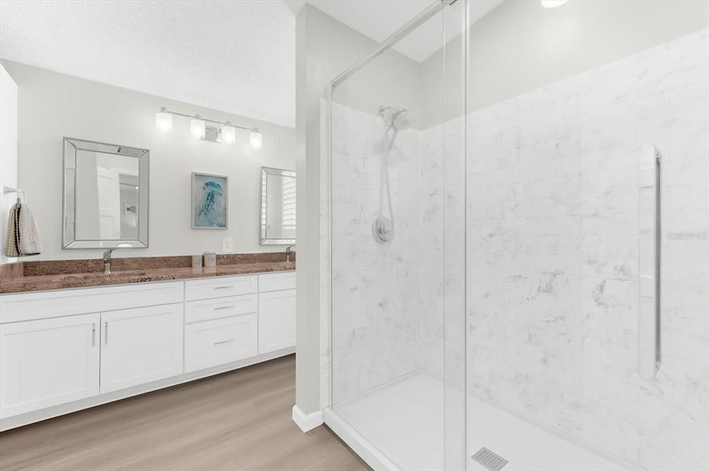 For Sale: $425,000 (2 beds, 2 baths, 1138 Square Feet)