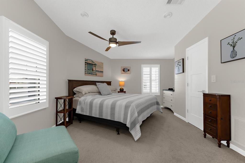 For Sale: $425,000 (2 beds, 2 baths, 1138 Square Feet)