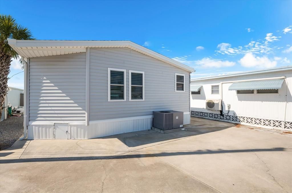 For Sale: $425,000 (2 beds, 2 baths, 1138 Square Feet)