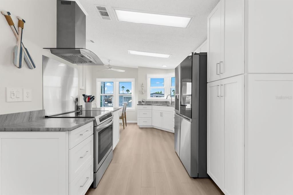 For Sale: $425,000 (2 beds, 2 baths, 1138 Square Feet)