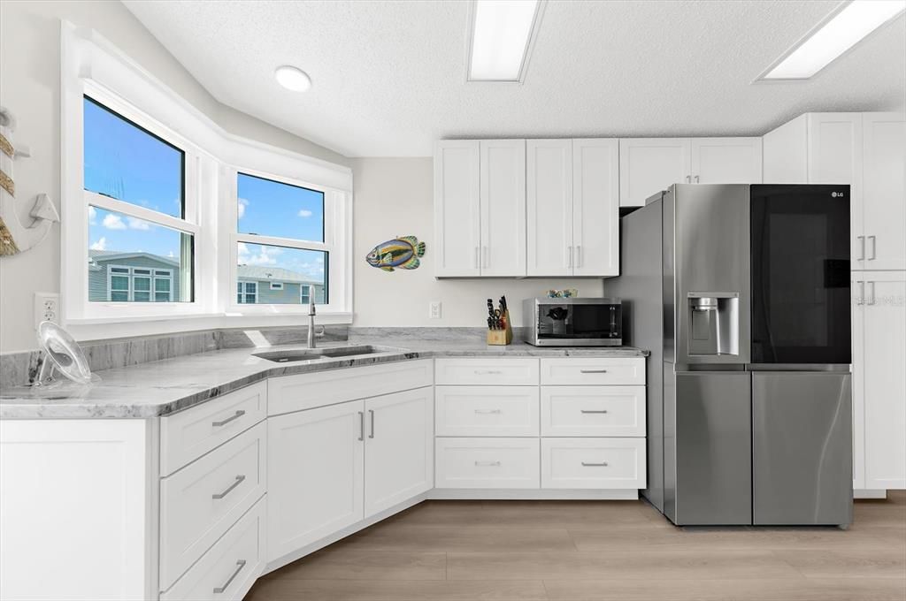 For Sale: $425,000 (2 beds, 2 baths, 1138 Square Feet)