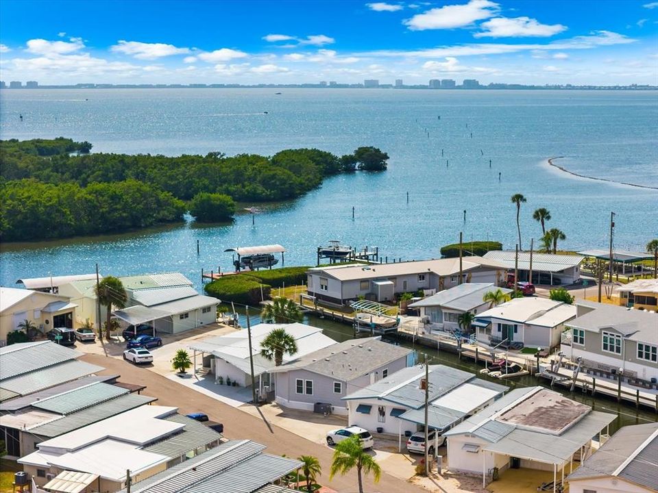 For Sale: $425,000 (2 beds, 2 baths, 1138 Square Feet)