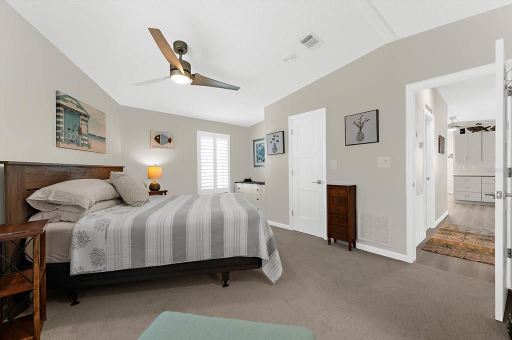 For Sale: $425,000 (2 beds, 2 baths, 1138 Square Feet)