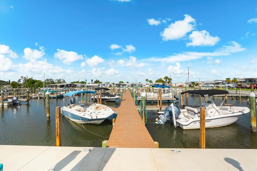 For Sale: $425,000 (2 beds, 2 baths, 1138 Square Feet)