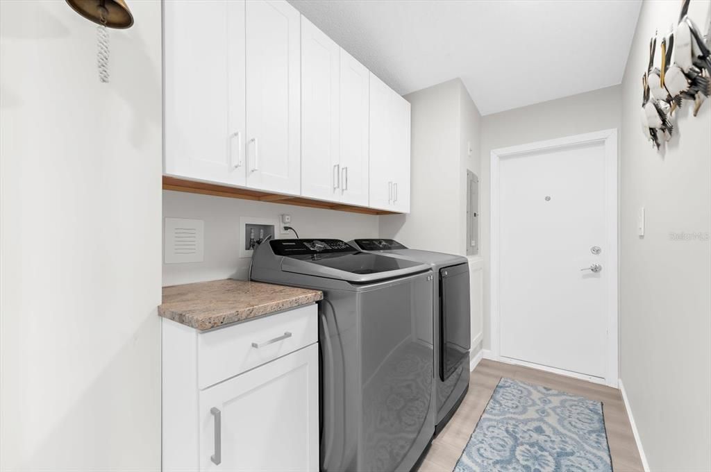 For Sale: $425,000 (2 beds, 2 baths, 1138 Square Feet)