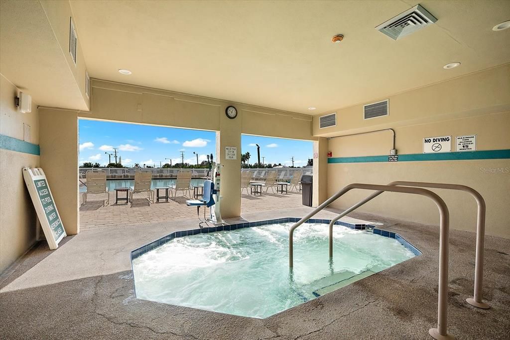 For Sale: $425,000 (2 beds, 2 baths, 1138 Square Feet)