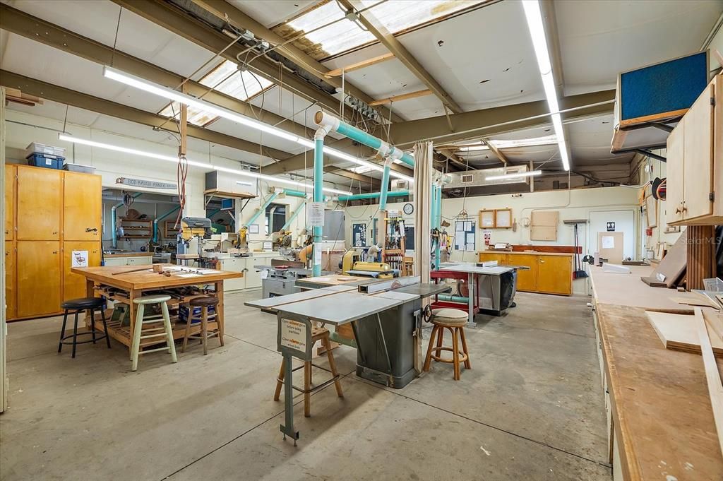 For Sale: $425,000 (2 beds, 2 baths, 1138 Square Feet)