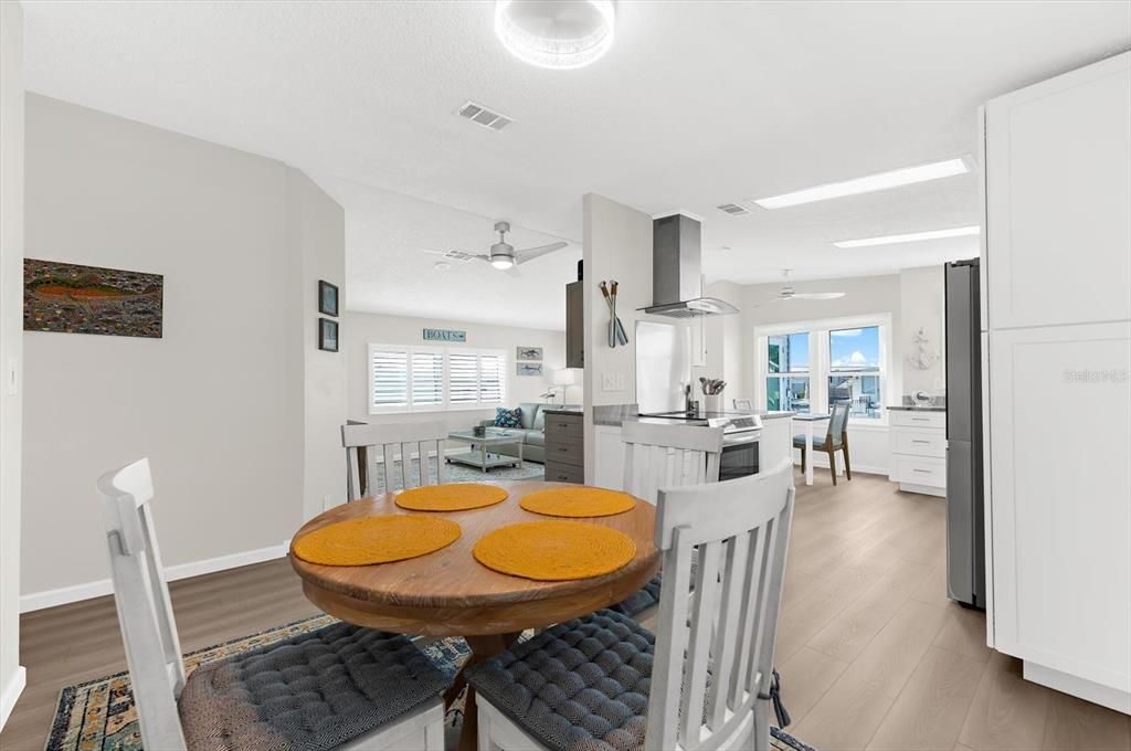 For Sale: $425,000 (2 beds, 2 baths, 1138 Square Feet)