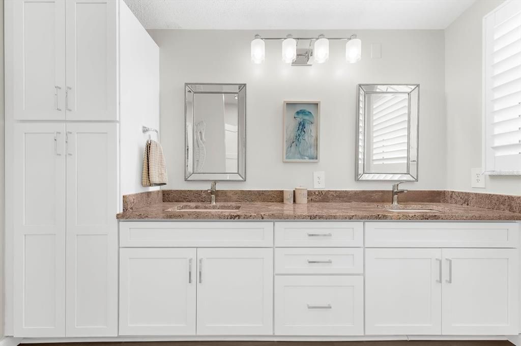 For Sale: $425,000 (2 beds, 2 baths, 1138 Square Feet)