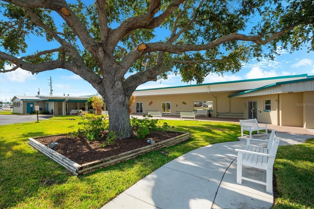 For Sale: $425,000 (2 beds, 2 baths, 1138 Square Feet)