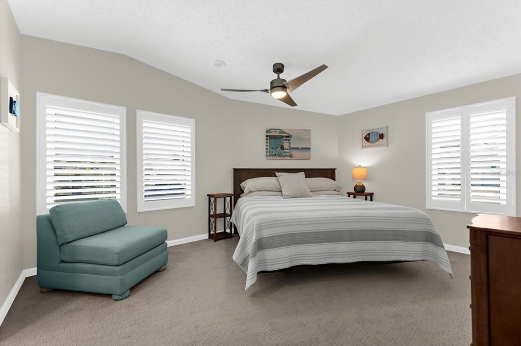 For Sale: $425,000 (2 beds, 2 baths, 1138 Square Feet)