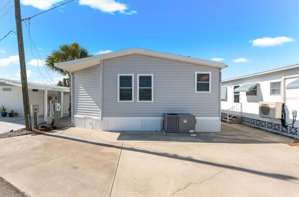 For Sale: $425,000 (2 beds, 2 baths, 1138 Square Feet)