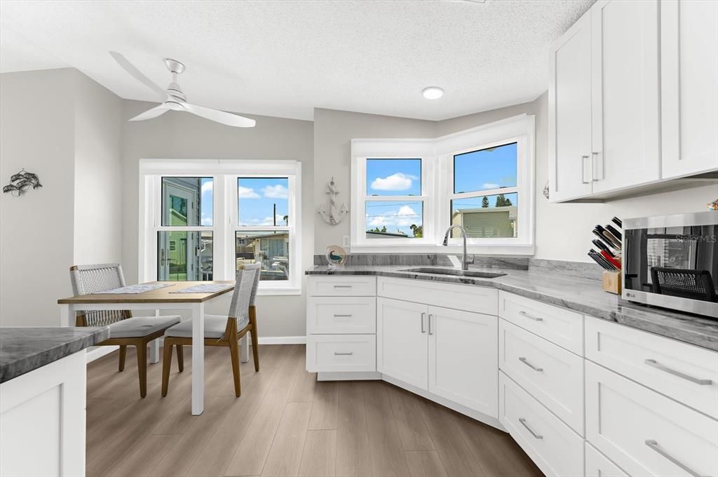 For Sale: $425,000 (2 beds, 2 baths, 1138 Square Feet)