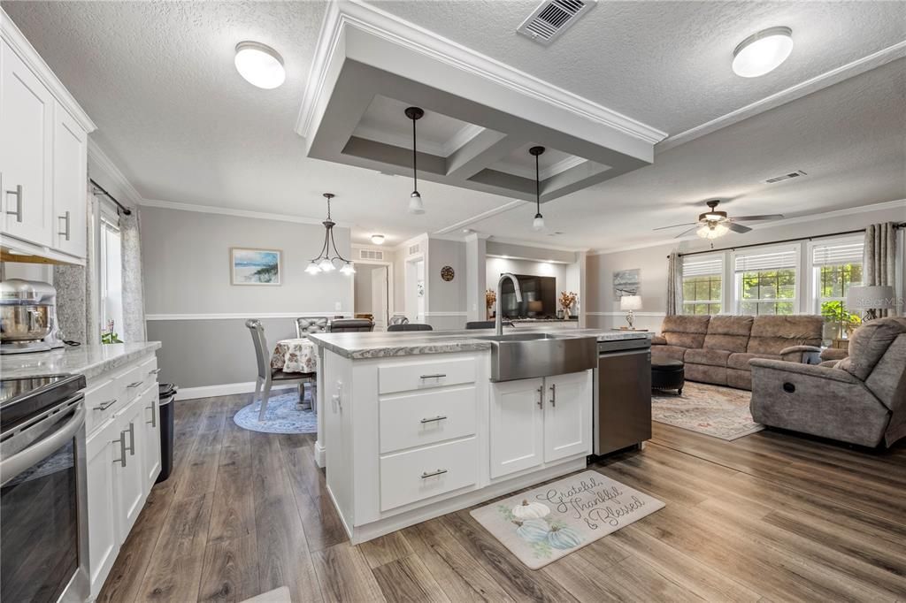 На продажу: $285,000 (3 спален, 2 ванн, 1392 Квадратных фут)