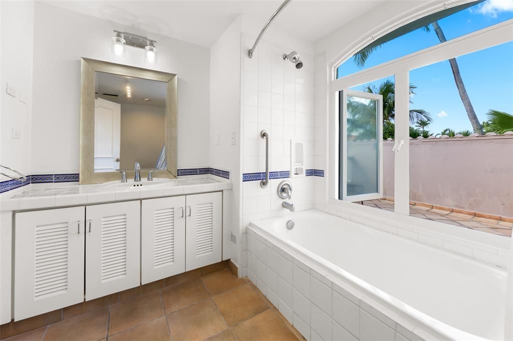 For Sale: $950,000 (2 beds, 2 baths, 1894 Square Feet)